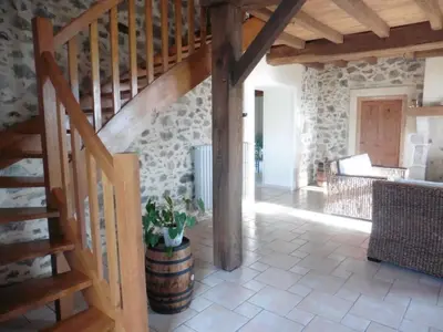 Coin salon dans l'établissement Gîte Le Grand Puy Loup