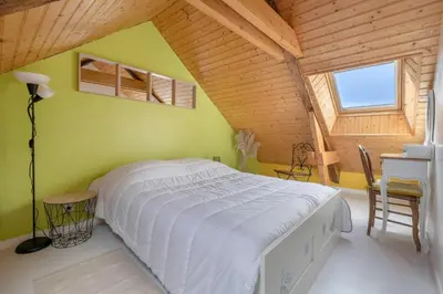 Un ou plusieurs lits dans un hébergement de l'établissement Maison pour 7 avec piscine à Préfailles