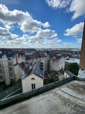 Vue générale sur Nantes ou vue de la ville depuis l'appartement