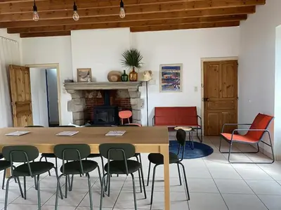 Coin salon dans l'établissement La Belle Etape grand gîte familial, 10min du Puy duFou