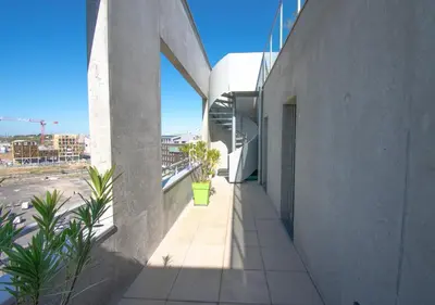 Balcon ou terrasse dans l'établissement Appartement 90m2-Roof Top privé 100m2-Parking privé-Clim mobile