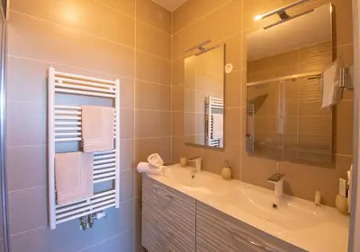 Salle de bains dans l'établissement Appartement 90m2-Roof Top privé 100m2-Parking privé-Clim mobile