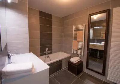 Salle de bains dans l'établissement Appartement 90m2-Roof Top privé 100m2-Parking privé-Clim mobile