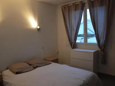 Un ou plusieurs lits dans un hébergement de l'établissement Maison de vacances à 1200m de la plage, animaux admis - FR-1-323-535