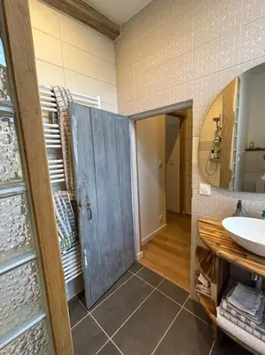 Salle de bains dans l'établissement Demeure La Lande Fleurie