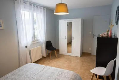 Un ou plusieurs lits dans un hébergement de l'établissement Jolie maison au calme - 300m de la plage - Terrasse - Barbecue