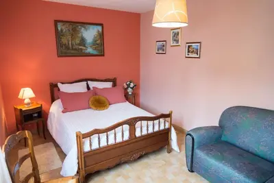 Un ou plusieurs lits dans un hébergement de l'établissement Jolie maison au calme - 300m de la plage - Terrasse - Barbecue