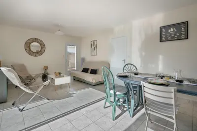 Coin salon dans l'établissement Maison au calme à 400m de la plage