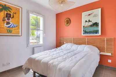 Un ou plusieurs lits dans un hébergement de l'établissement Maison pour 4 - jardin - 600m de la plage