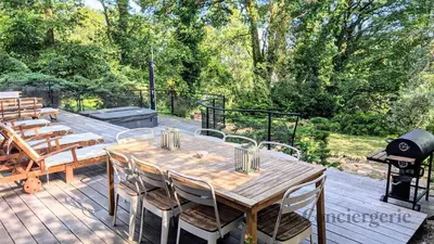 Balcon ou terrasse dans l'établissement Villa Nature Salle de Sport Jacuzzi