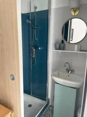 Salle de bains dans l'établissement Maison indépendante au calme - 1ch