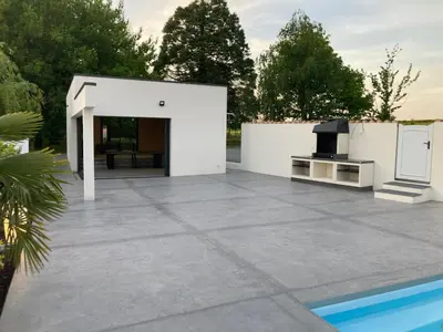 Piscine de l'établissement Les gîtes Albapetra ou située à proximité