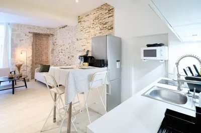 Cuisine ou kitchenette dans l'établissement La loge des Carmélites Coeur de Nantes WIFI