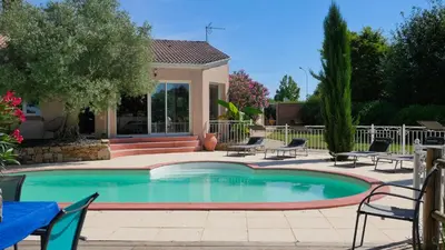 Piscine de l'établissement Les Gîtes de Bellevue ou située à proximité