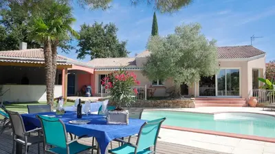 Piscine de l'établissement Les Gîtes de Bellevue ou située à proximité