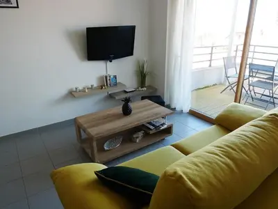 Télévision ou salle de divertissement dans l'établissement La perle océane de St Gilles