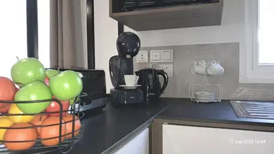 Cuisine ou kitchenette dans l'établissement Réveillez la Belle au Bois Dormant - Bungalow moderne, confort & linge inclus