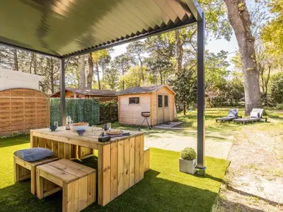Jardin de l'établissement Maison rénovée 2023 à 300m de la mer avec terrasse, jardin clos, clim et wifi - FR-1-306-1270