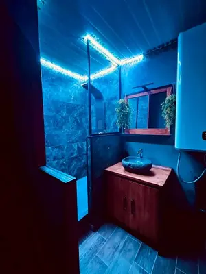 Télévision ou salle de divertissement dans l'établissement Oasis Tropical Sauna Privé Vue Mer & Plage À 100M