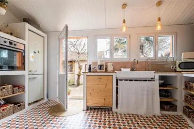 Cuisine ou kitchenette dans l'établissement Maison de vacances - côte de Jade - coup de coeur