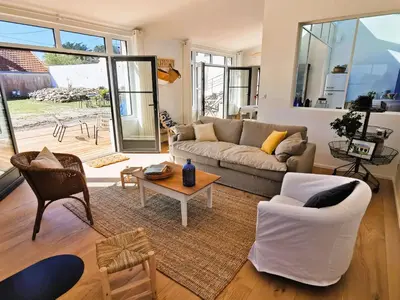Coin salon dans l'établissement L Atelier de Dimitri a 500m de la Plage
