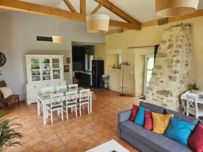 Cuisine ou kitchenette dans l'établissement Au détour du Puy Maison avec piscine intérieure à 15 mn Puy du Fou