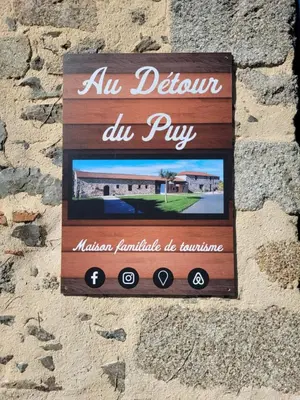 Certificat, récompense, panneau ou autre document affiché dans l'établissement Au détour du Puy Maison avec piscine intérieure à 15 mn Puy du Fou