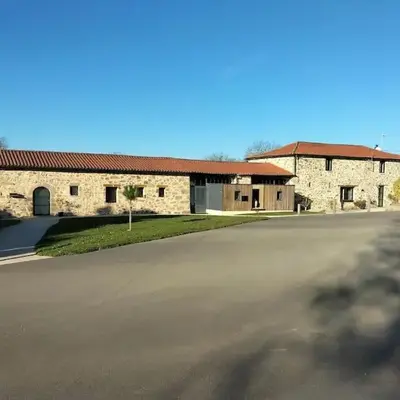 Au détour du Puy Maison avec piscine intérieure à 15 mn Puy du Fou