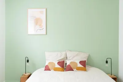 Un ou plusieurs lits dans un hébergement de l'établissement Le Noyer - appartement moderne & accessible