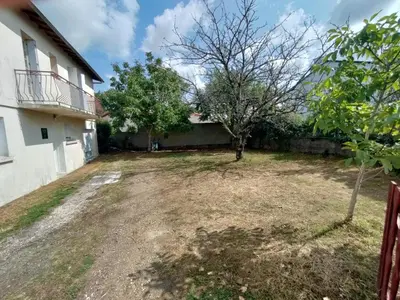 Jardin de l'établissement Le Noyer - appartement moderne & accessible