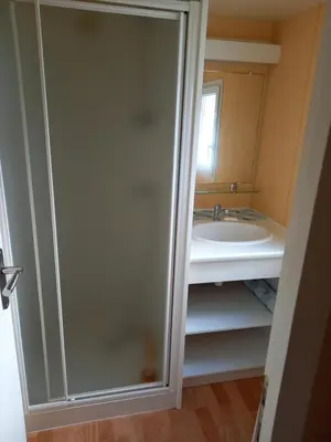 Un ou plusieurs lits dans un hébergement de l'établissement mobil home camping *** les ollivaud