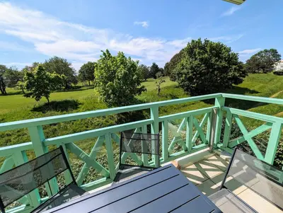 Balcon ou terrasse dans l'établissement Appartement avec vue sur golf