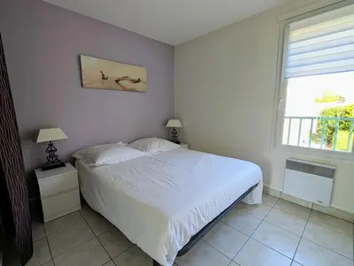 Un ou plusieurs lits dans un hébergement de l'établissement Appartement avec vue sur golf