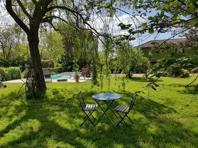 Jardin de l'établissement chambre d'hôte la Sourdrie
