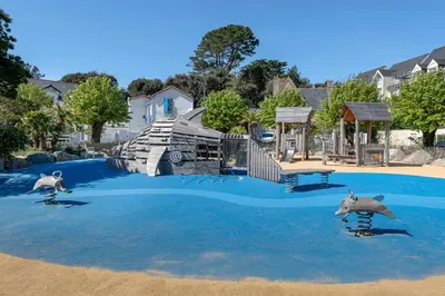 Piscine de l'établissement 500m Plage des Libraires - Maison 4 chambres ou située à proximité