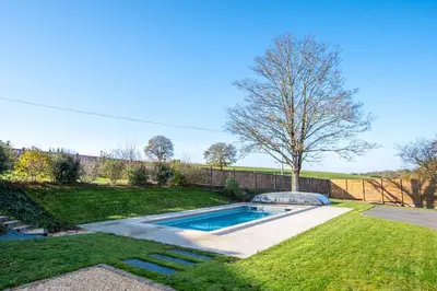 Piscine de l'établissement Le Petit Goulet Superbe Gite Campagne ou située à proximité