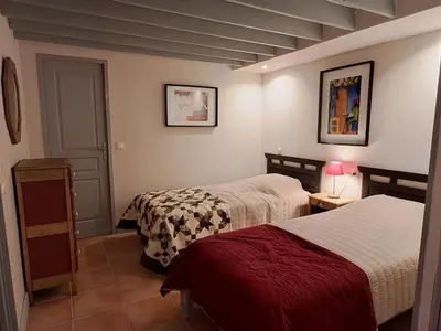 Un ou plusieurs lits dans un hébergement de l'établissement Gîte rustique avec 2 chambres, nature, animaux admis, wifi et parking - FR-1-622-78