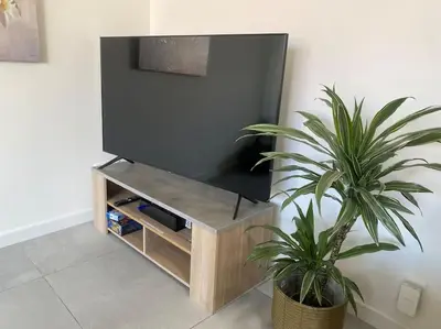 Télévision ou salle de divertissement dans l'établissement Maison proche du centre Pornic