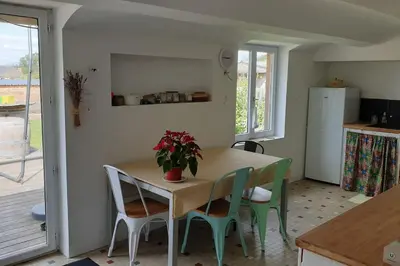 Cuisine ou kitchenette dans l'établissement Le Vingt-Six
