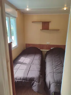 Un ou plusieurs lits dans un hébergement de l'établissement Cabane insolite, Mobil home Gîte, Chalet - Canal Nantes à Brest 40 minutes Nantes et Saint-Nazaire