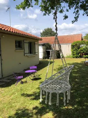 Jardin de l'établissement La Palaine, maison à 150m de la mer