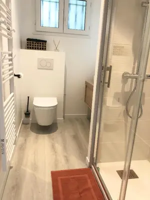 Salle de bains dans l'établissement La Palaine, maison à 150m de la mer