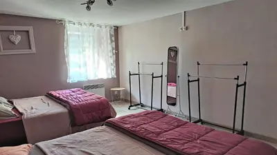 Un ou plusieurs lits dans un hébergement de l'établissement Les Chambres d'Isa, 15km du Puy du Fouu