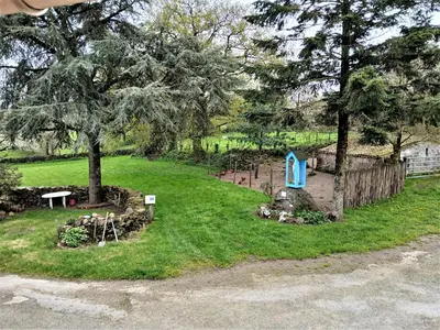 Jardin de l'établissement Les Chambres d'Isa, 15km du Puy du Fouu