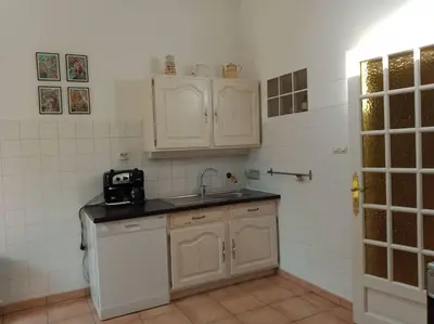 Cuisine ou kitchenette dans l'établissement Gîte 80 m2 au calme et 20 mn de la mer