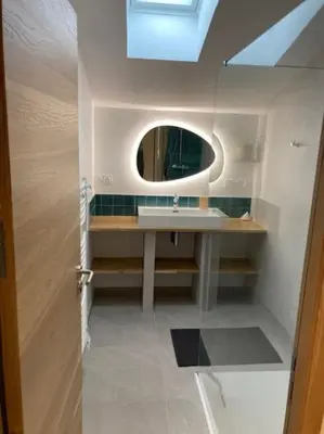 Salle de bains dans l'établissement Maison Jasmin proche de l'océan