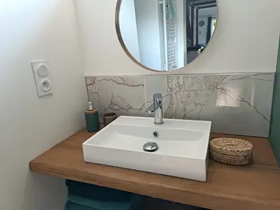 Salle de bains dans l'établissement Le petit duplex des barres