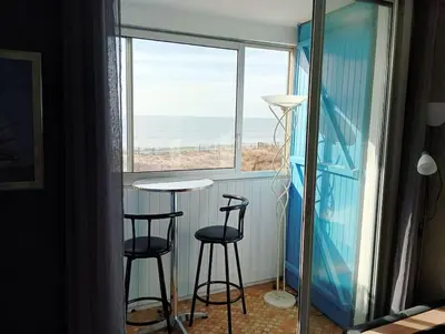 Vue générale sur la mer ou vue sur la mer prise depuis l'appartement