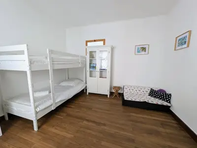 Un ou plusieurs lits dans un hébergement de l'établissement Charmante Maison au centre-ville