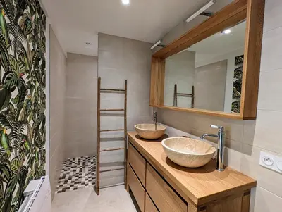 Salle de bains dans l'établissement Charmante Maison au centre-ville